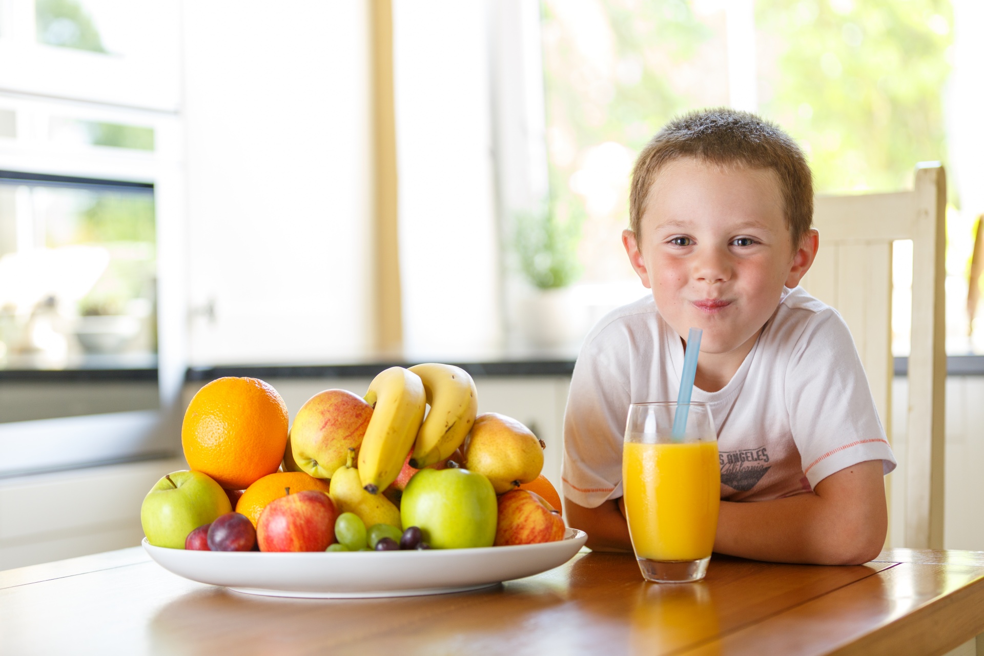 Mengajak anak agar suka makan buah dan sayur
